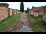 08462 ostia - regio v - insula iii - via della fortuna annonaria - re - caseggiato dei lottatori (v,iii,1) (haus der ringer) - bli ri osten - 01-2024.jpg